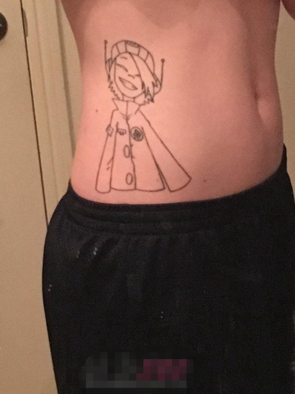 男生腹部黑色线条创意卡通小男孩纹身图案