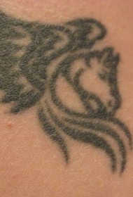 腰侧黑色简约马头纹身图案
