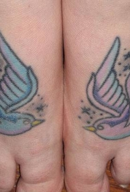 脚背彩色老学校色鸽子纹身图案