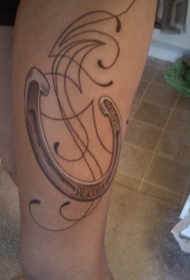 美丽优雅的马蹄和线条纹身图案