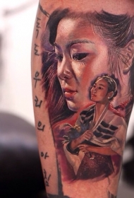 小腿写实风格的彩色亚洲艺妓肖像纹身图案