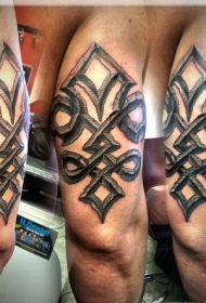 手臂现实的石雕鸢尾符号纹身图片缩略频道推荐图