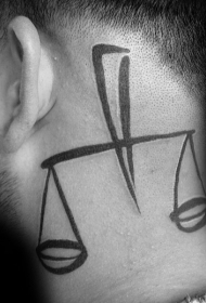 头部简单的黑色中等大小天秤座纹身图案