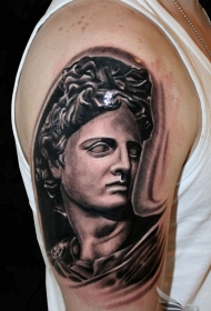 大臂写实个性的黑灰雕像纹身图案