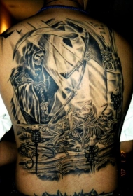 背部死神骷髅蜡烛和人像纹身图案