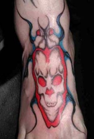 脚背骷髅与甲虫组合纹身图案