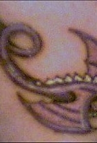 紫色的飞龙纹身图案