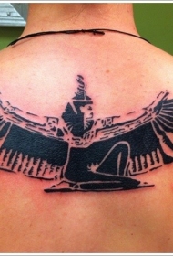 背部黑色埃及神伊西斯与翅膀纹身图案