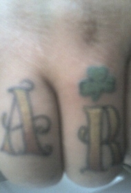 手指英文字母和三叶草纹身图案