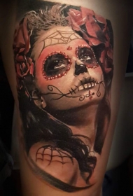 腿部逼真的彩色妇女肖像纹身图案