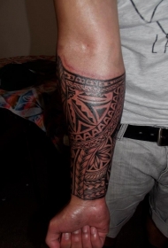 男性手臂部落图腾纹身图案