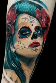 手臂彩色死圣女神与玫瑰纹身图片