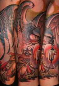 小腿彩色卡通幻想鹰与老鼠纹身图案