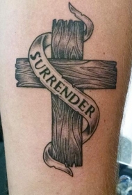 巨大的木制十字架宗教纹身图案