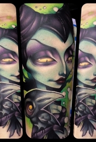 彩色邪恶女巫与小乌鸦卡通纹身图案