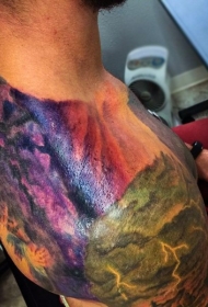 肩膀和背部惊人的丰富多彩闪电纹身图案