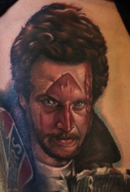 肩部彩色电影英雄肖像纹身图案