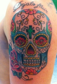 墨西哥糖果色骷髅和绿色十字架纹身图案