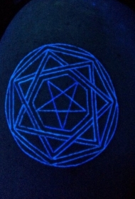简单设计的荧光星星图腾纹身图案