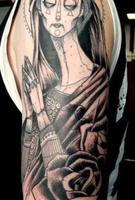 肩部黑色自制像墨西哥土著妇女纹身