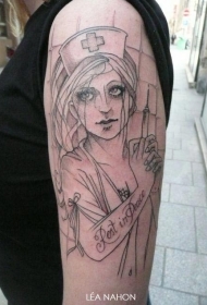 大臂素描风格黑色字母和护士纹身图案
