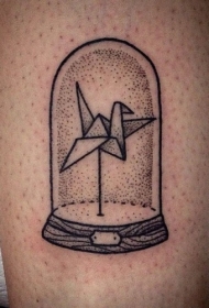 黑色点刺千纸鹤纹身图案