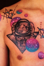 胸部壮观的彩色行星与宇航员纹身图案