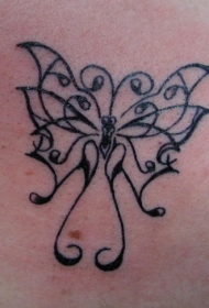 黑色线条蝴蝶纹身图案