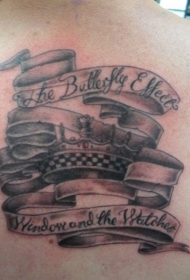 皇冠和字母彩带纹身图案