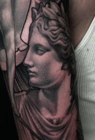 大臂old school黑灰雕像纹身图案