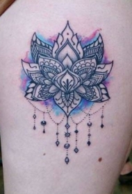 腿部印度教为主题的五彩莲花纹身