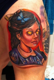 大腿恐怖风格邪恶怪物女孩与蝴蝶纹身图案