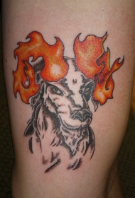 山羊和火焰羊角纹身图案
