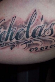 手臂英文名字和数字黑色纹身图案