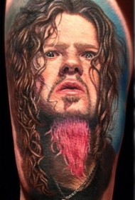 肩部现实主义风格的彩色肖像纹身图案