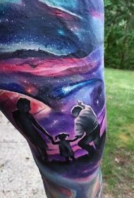 大腿甜蜜彩绘星空家庭人物纹身图案