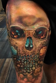 腿部现代风格的彩色头骨纹身图案