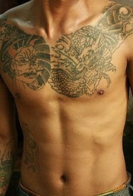 邪恶的龙胸部纹身图案