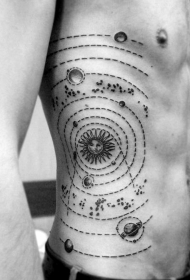 独特的设计黑白太阳能系统侧肋纹身图案