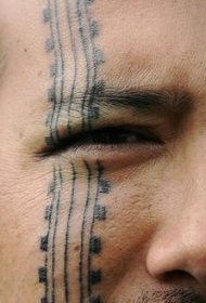 脸部简约线条纹身图案