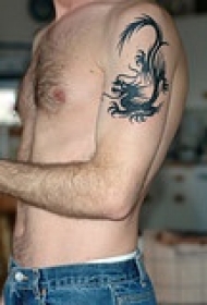男士手臂蝎子和龙纹身图案