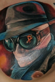 胸部彩色隐形人恐怖纹身图案