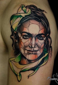 大臂彩色肩微笑女人脸纹身图案