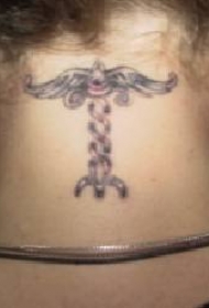 脖子黑色有翅膀符号纹身图案