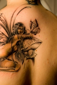 背部清凉的森林精灵蘑菇纹身图案