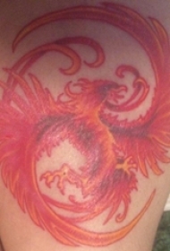 女生大腿上红色凤凰纹身图片