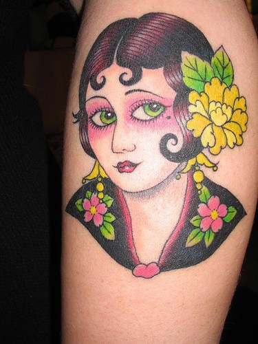 手臂彩色无辜的艺妓纹身图案
