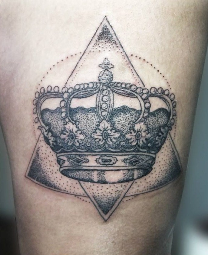 点刺风格黑色皇冠几何纹身图案