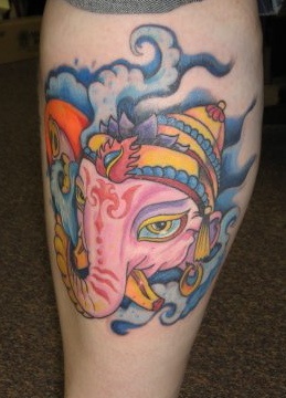 腿部彩色象神头像纹身图案