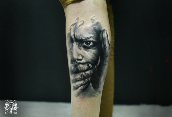 小腿彩色手掌捂住女人脸纹身图案